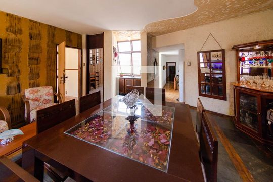 Casa à venda com 7 quartos, 305m² em Minas Brasil, Belo Horizonte