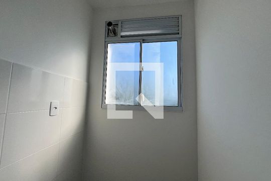 Cozinha e Área de Serviço de apartamento para alugar com 2 quartos, 42m² em Taquara, Rio de Janeiro