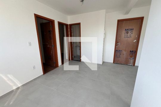 Sala de apartamento para alugar com 2 quartos, 42m² em Taquara, Rio de Janeiro