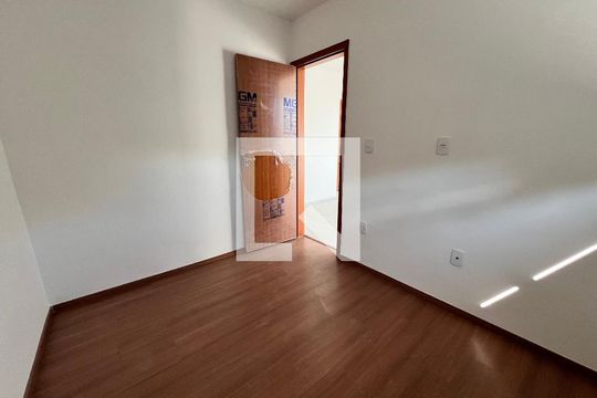 Quarto 01 de apartamento para alugar com 2 quartos, 42m² em Taquara, Rio de Janeiro