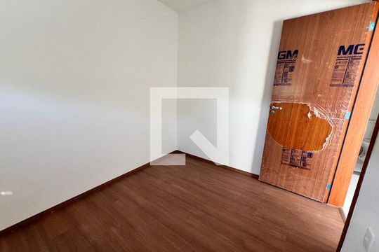 Quarto 01 de apartamento para alugar com 2 quartos, 42m² em Taquara, Rio de Janeiro