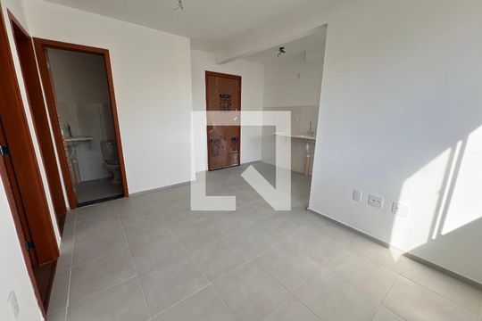 Sala de apartamento para alugar com 2 quartos, 42m² em Taquara, Rio de Janeiro