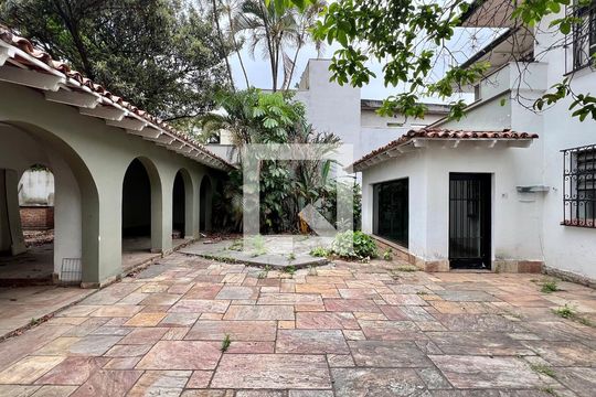 Quintal de casa à venda com 4 quartos, 650m² em Jardim Paulista, São Paulo