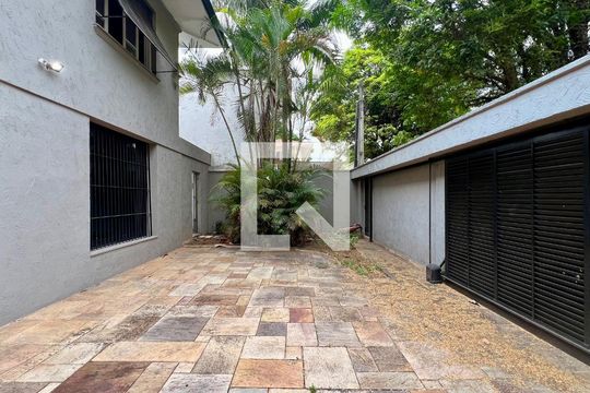 Garagem de casa à venda com 4 quartos, 650m² em Jardim Paulista, São Paulo