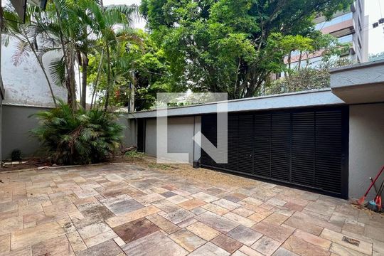 Garagem de casa à venda com 4 quartos, 650m² em Jardim Paulista, São Paulo