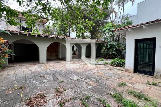 Quintal de casa à venda com 4 quartos, 650m² em Jardim Paulista, São Paulo