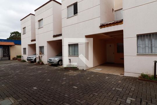 Fachada de casa de condomínio à venda com 2 quartos, 73m² em Vila Paranaguá, São Paulo