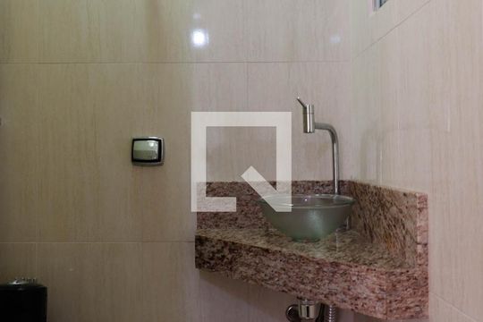 Banheiro da Suíte 1 de casa de condomínio à venda com 2 quartos, 73m² em Vila Paranaguá, São Paulo