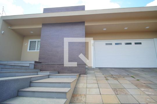 Fachada de casa à venda com 3 quartos, 270m² em Jardim Floresta, Porto Alegre
