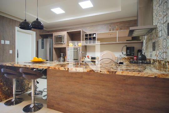 Cozinha de casa à venda com 3 quartos, 270m² em Jardim Floresta, Porto Alegre