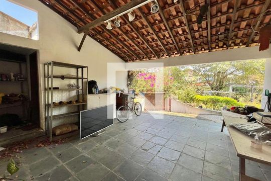 Garagem de casa para alugar com 4 quartos, 300m² em Anil, Rio de Janeiro