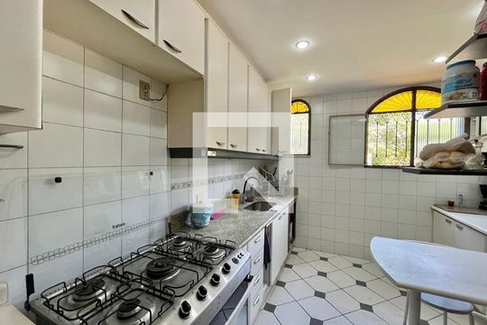 Cozinha de casa para alugar com 4 quartos, 300m² em Anil, Rio de Janeiro
