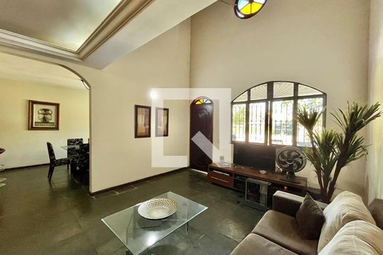 Sala de TV de casa para alugar com 4 quartos, 300m² em Anil, Rio de Janeiro