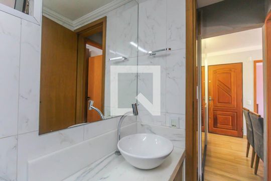 Banheiro de apartamento para alugar com 2 quartos, 45m² em Jardim Santa Terezinha (zona Leste), São Paulo