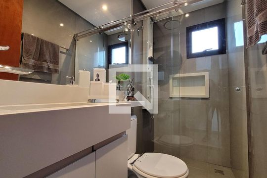 Banheiro da suíte de apartamento à venda com 2 quartos, 64m² em Campestre, Santo André