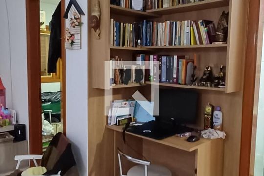 Quarto de casa à venda com 2 quartos, 45m² em Hípica, Porto Alegre