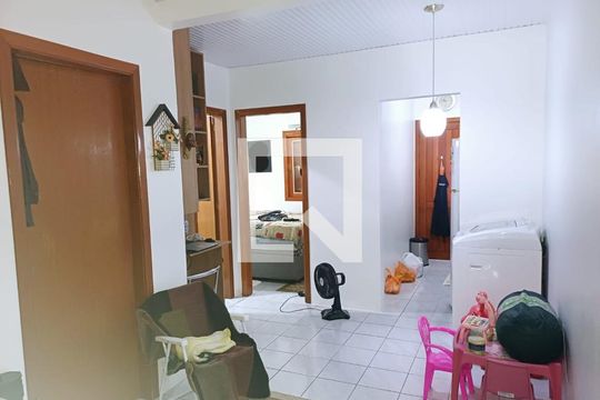 Sala de casa à venda com 2 quartos, 45m² em Hípica, Porto Alegre