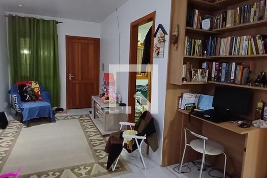 Sala de casa à venda com 2 quartos, 45m² em Hípica, Porto Alegre