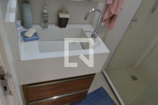 Banheiro  de apartamento à venda com 2 quartos, 69m² em Curicica, Rio de Janeiro