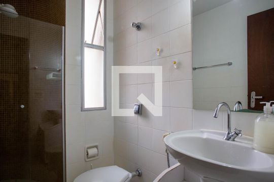 Banheiro de apartamento à venda com 2 quartos, 80m² em Funcionários, Belo Horizonte