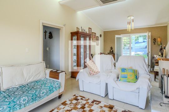 Sala de casa à venda com 3 quartos, 300m² em Ipanema, Porto Alegre