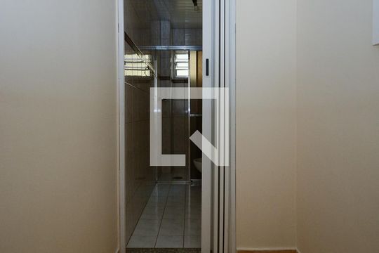 acesso ao banheiro de apartamento à venda com 2 quartos, 65m² em Taboão, São Bernardo do Campo