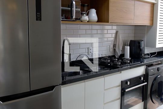 Cozinha de apartamento à venda com 2 quartos, 47m² em Piratininga, Osasco