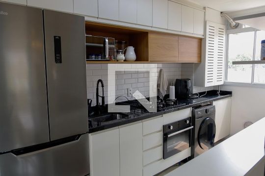 Cozinha de apartamento à venda com 2 quartos, 47m² em Piratininga, Osasco