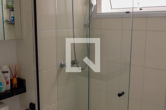 Banheiro de apartamento à venda com 2 quartos, 47m² em Piratininga, Osasco