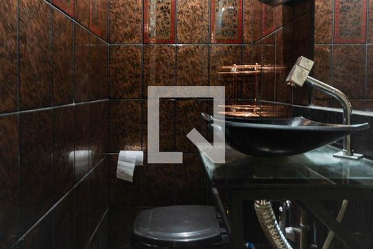Lavabo de casa à venda com 4 quartos, 340m² em Tijuca, Rio de Janeiro