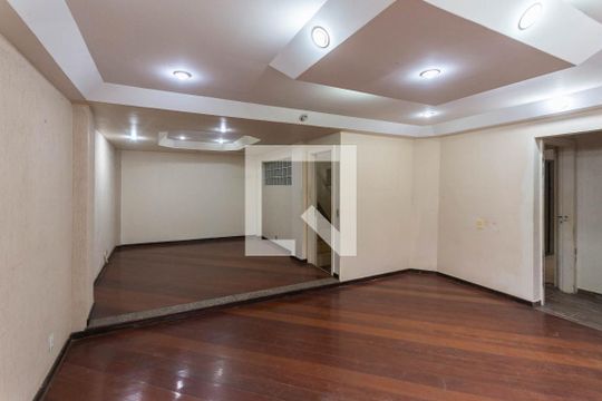Sala de casa à venda com 4 quartos, 340m² em Tijuca, Rio de Janeiro