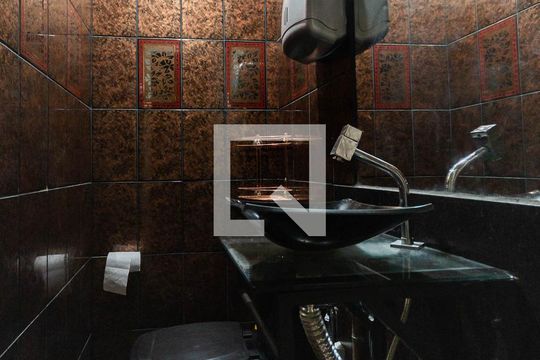 Lavabo de casa à venda com 4 quartos, 340m² em Tijuca, Rio de Janeiro