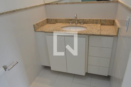 Banheiro da Suíte de apartamento à venda com 4 quartos, 150m² em Barra Olímpica, Rio de Janeiro