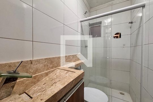 Banheiro da suíte de apartamento à venda com 2 quartos, 58m² em Vila Aquilino, Santo André