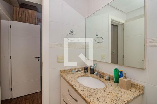 Banheiro da Suíte 1 de apartamento à venda com 3 quartos, 157m² em Rio Branco, Porto Alegre