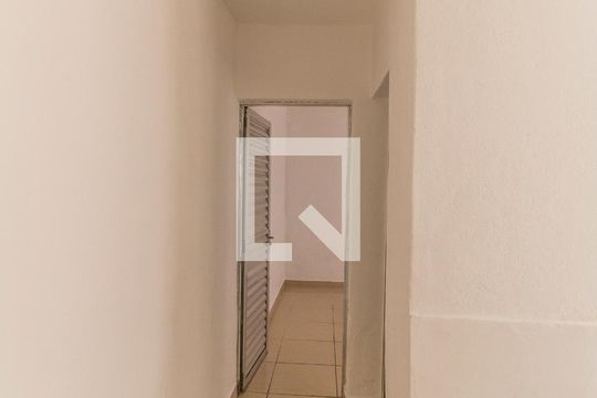 Corredor de casa para alugar com 1 quarto, 30m² em Vila Jussara, Carapicuíba