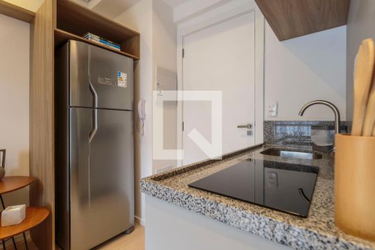 Cozinha de kitnet/studio para alugar com 1 quarto, 27m² em Vila Nova Conceição, São Paulo