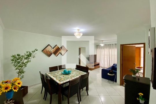 Sala de apartamento para alugar com 2 quartos, 100m² em Aviação, Praia Grande