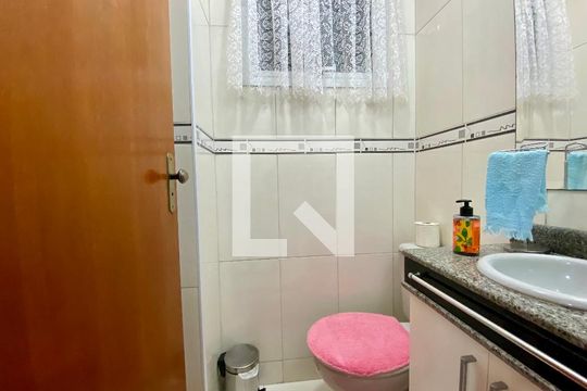 Banheiro Suíte 1 de apartamento para alugar com 2 quartos, 100m² em Aviação, Praia Grande
