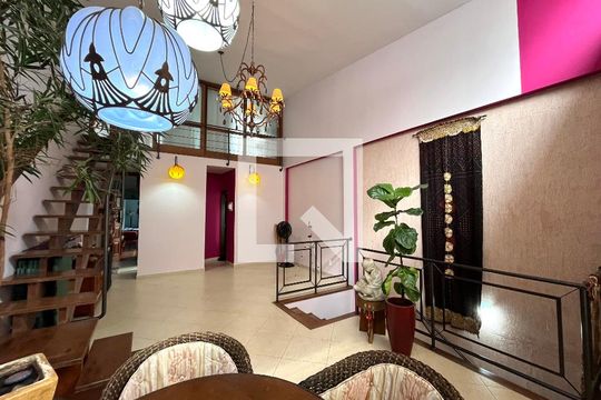 Sala de casa à venda com 4 quartos, 234m² em Mirandópolis, São Paulo