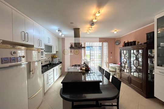 Cozinha de casa à venda com 4 quartos, 234m² em Mirandópolis, São Paulo