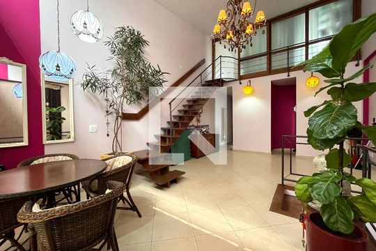 Sala de casa à venda com 4 quartos, 234m² em Mirandópolis, São Paulo