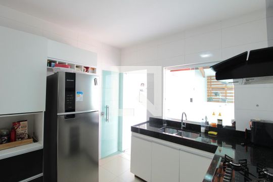 Cozinha de casa à venda com 3 quartos, 200m² em Planalto, Belo Horizonte
