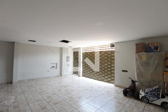 Garagem de casa à venda com 3 quartos, 200m² em Planalto, Belo Horizonte