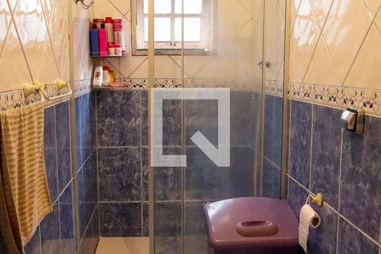 Banheiro de casa à venda com 4 quartos, 125m² em Santa Maria, Osasco