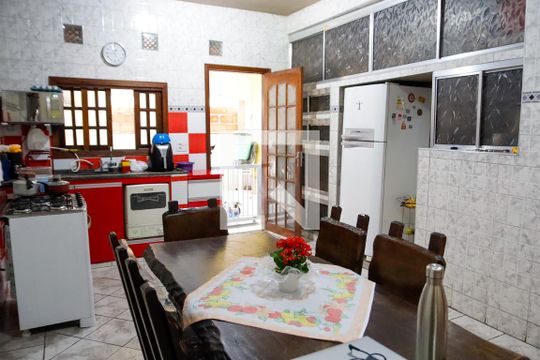 Cozinha de casa à venda com 4 quartos, 125m² em Santa Maria, Osasco