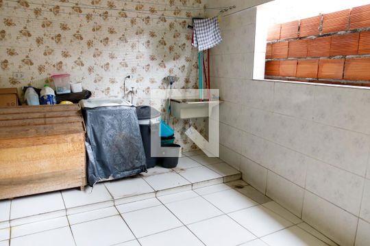 Lavanderia de casa à venda com 4 quartos, 125m² em Santa Maria, Osasco