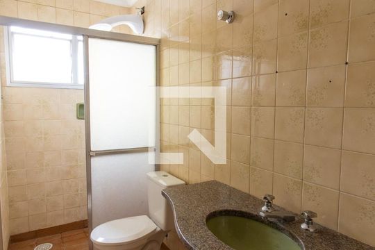 Banheiro de apartamento para alugar com 1 quarto, 51m² em Cambuí, Campinas