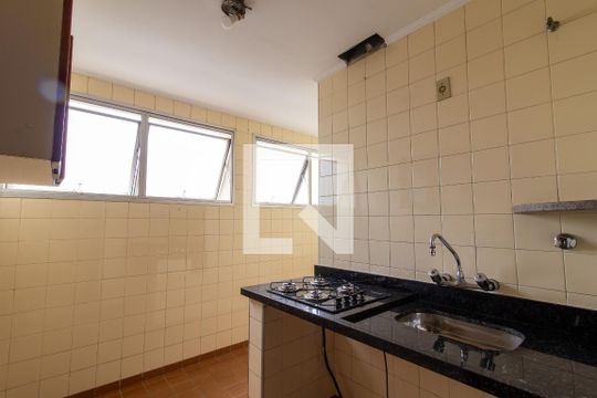 Cozinha de apartamento para alugar com 1 quarto, 51m² em Cambuí, Campinas