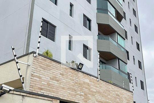 Fachada + plaquinha de apartamento para alugar com 3 quartos, 89m² em Rudge Ramos, São Bernardo do Campo